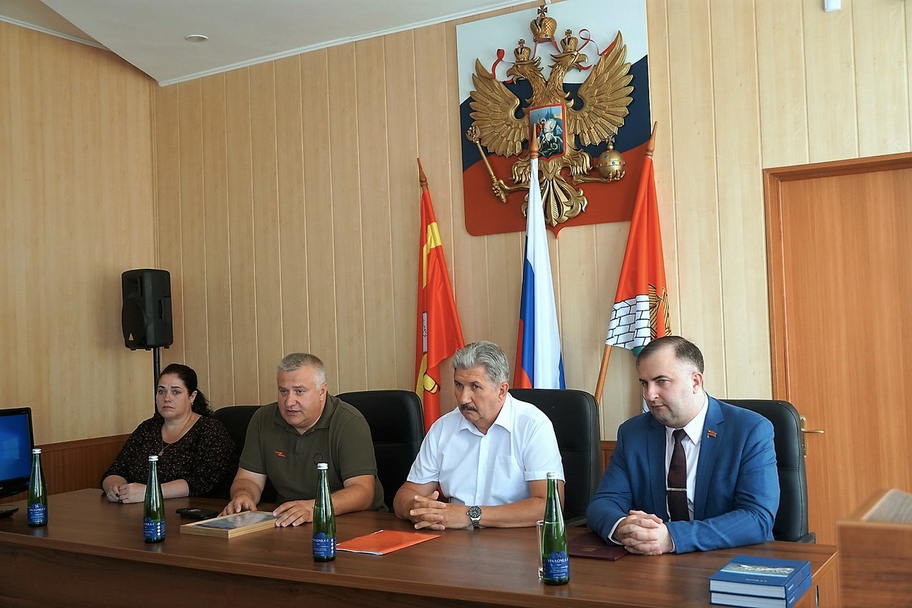 Олег Гербер с рабочим визитом посетил Еткульский район | 28.07.2023 |  Еткуль - БезФормата